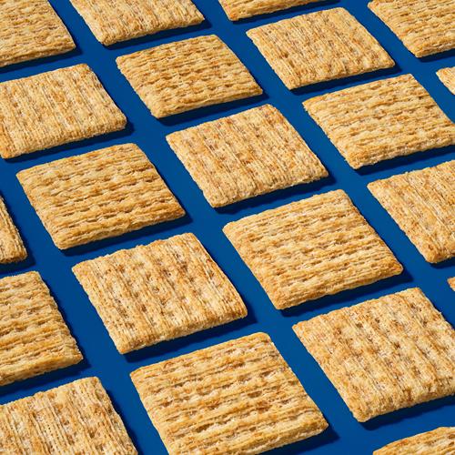 Triscuit Original Whole Grain Wheat Crackers, Vegan Crackers, Healthy Snacks, Lunch Snacks, Party Size, 17 Oz