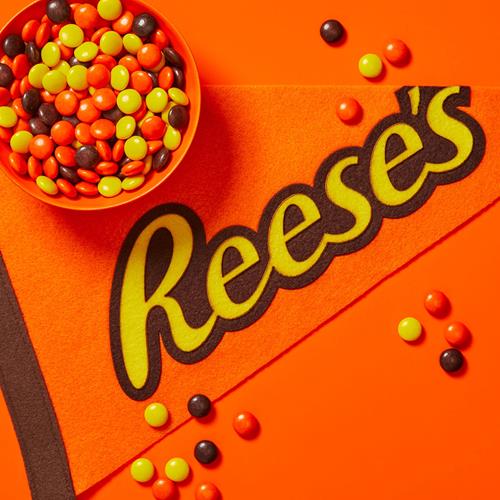 Reeses Pieces Peanut Butter In A Crunchy Shell, Candy Box, 4 Oz