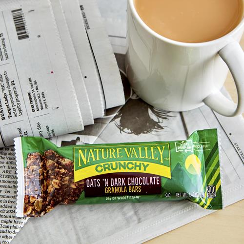 Nature Valley Crunchy Granola Bars, Oats N Dark Chocolate, 12 Bars, 8.94 Oz (6 Pouches)